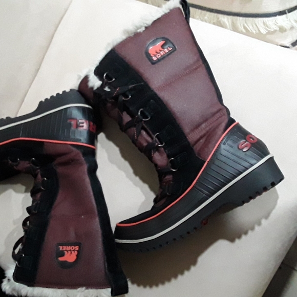 Snow boots - Picture 1 of 7